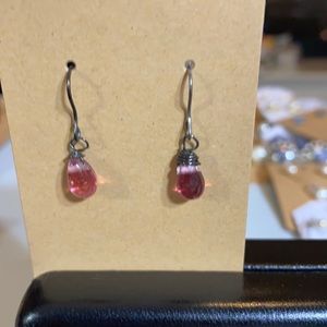 🎄Light pink bead with antiqued gold pierced earrings